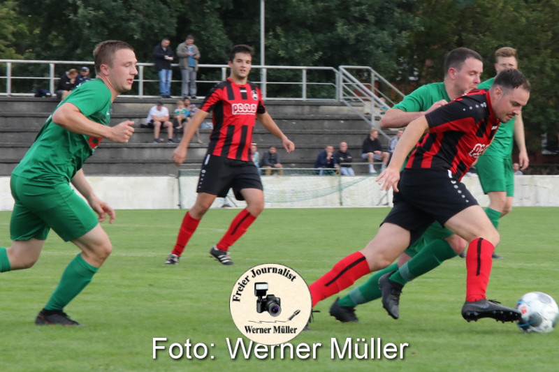2021-08-28 Hoyerswerdaer FC I in grn - LSV Bergen in rot schwarz5:1 (3:1) Foto: Werner Mller