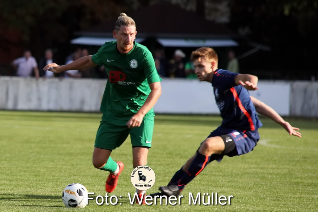 2021-10-02Hoyerswedaer FC in grn - SV Deutschbaselitz in dunkelblau 4:1 (2:1)Foto: Werner Mller