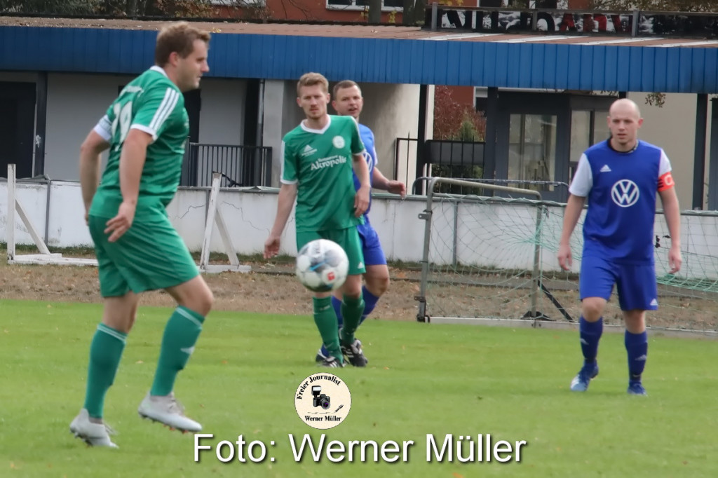2021-10-16 Hoyerswerdaer FC II in grn -FSV Lauta in blau2:2 Foto: Werner Mlle r