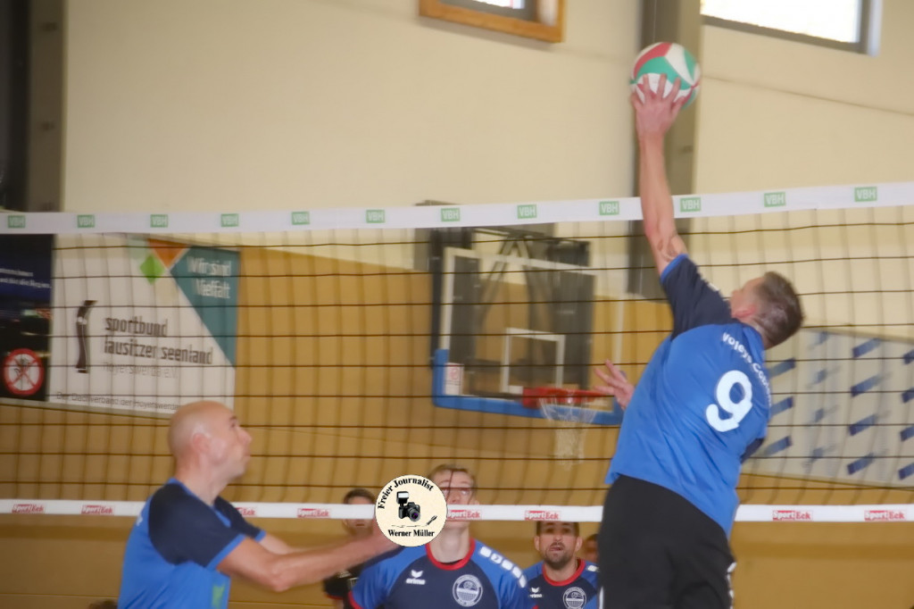 2021-10-30 Volleyball Volleyballfreunde Blau-Wei Hoyerswerda in dunkelblau - Dresden SSVFoto: Werner