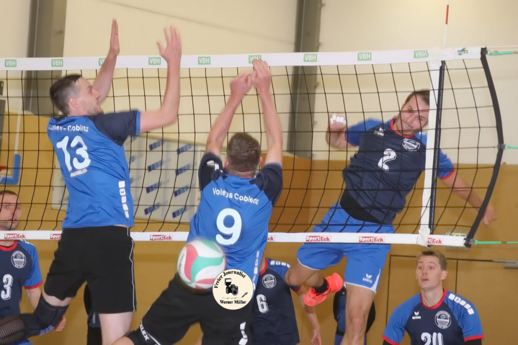 2021-10-30 Volleyball Volleyballfreunde Blau-Wei Hoyerswerda in dunkelblau - Dresden SSVFoto: Werner