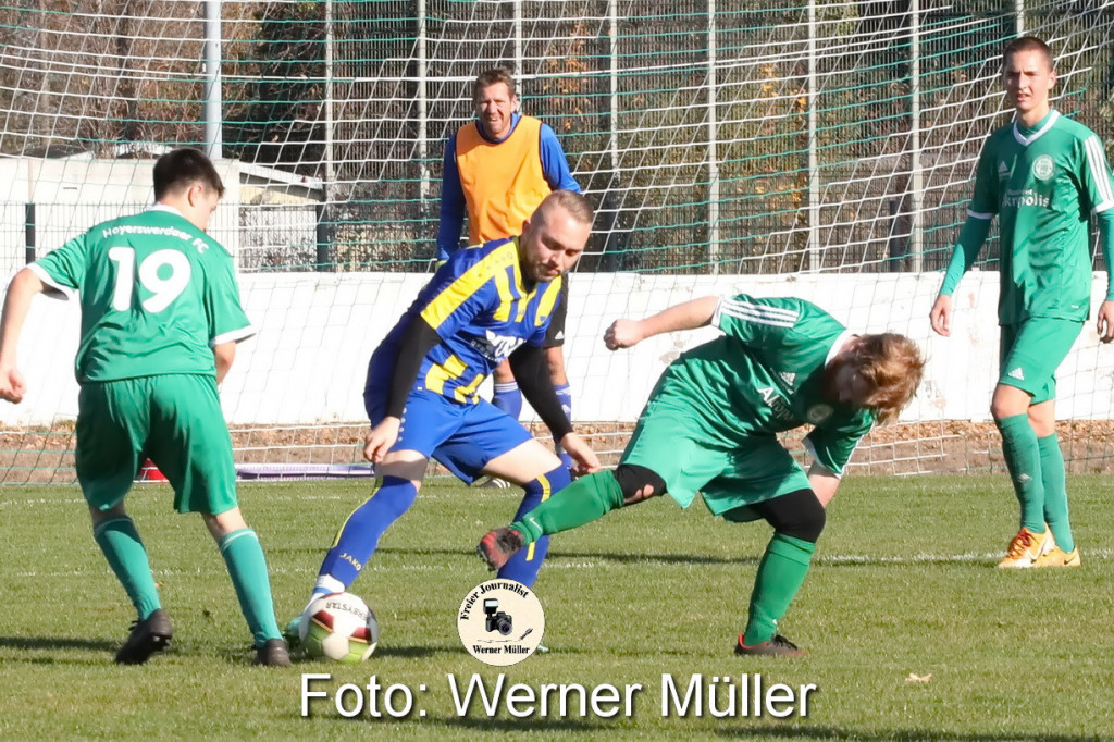 2021-10-30Hoyerswedeaer FC II in grn -Thonberger SC 1911 in blau gelb   6:3Foto: Werner Mller