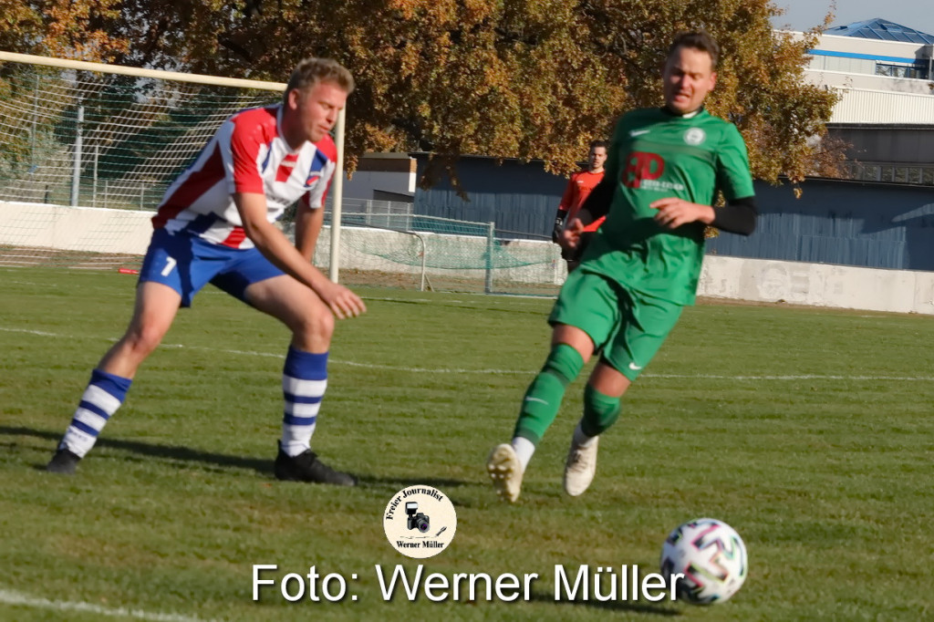 2021-10-30Hoyerswedeaer FC I in grn -DJK Sokool Ralbitz in sorbischen Nationalfarben  3:2Foto: Werne