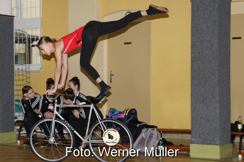 2022-02-05 Kunstradfahren in Wiednitz Sporthalle Sarah Aurerlia Lehmann ESV DresdenFoto: Werner Mlle