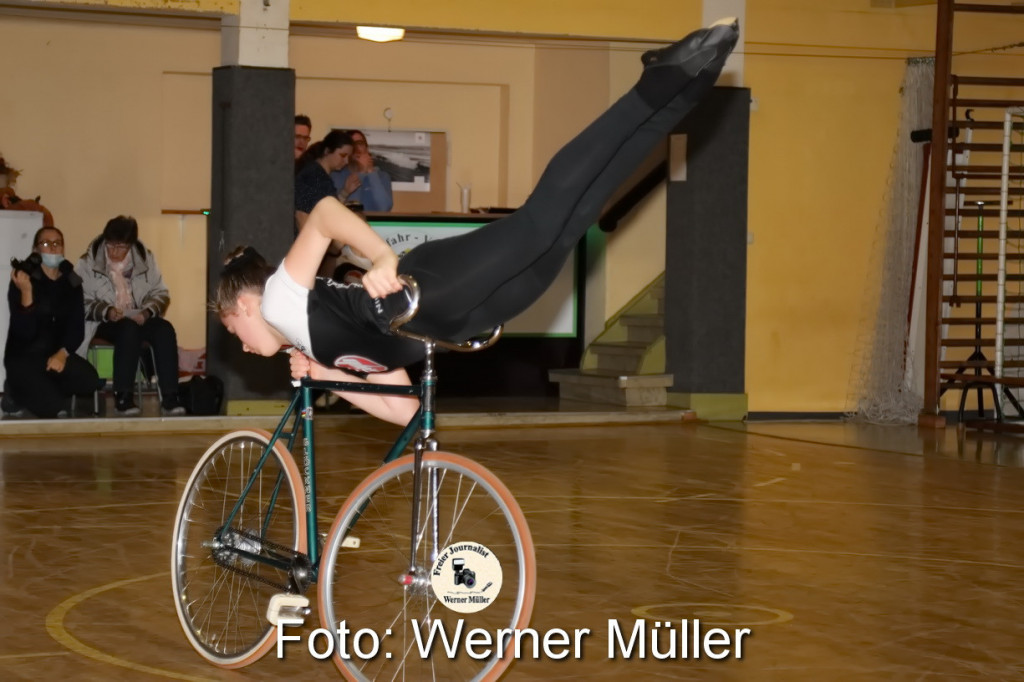 2022-02-05 Kunstradfahren in Wiednitz Sporthalle  Annika Dbritz RfV 1900 WiednitzFoto: Werner Mller