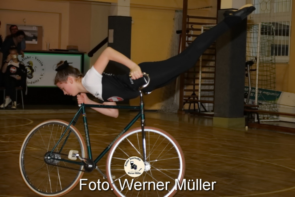 2022-02-05 Kunstradfahren in Wiednitz Sporthalle  Annika Dbritz RfV 1900 WiednitzFoto: Werner Mller
