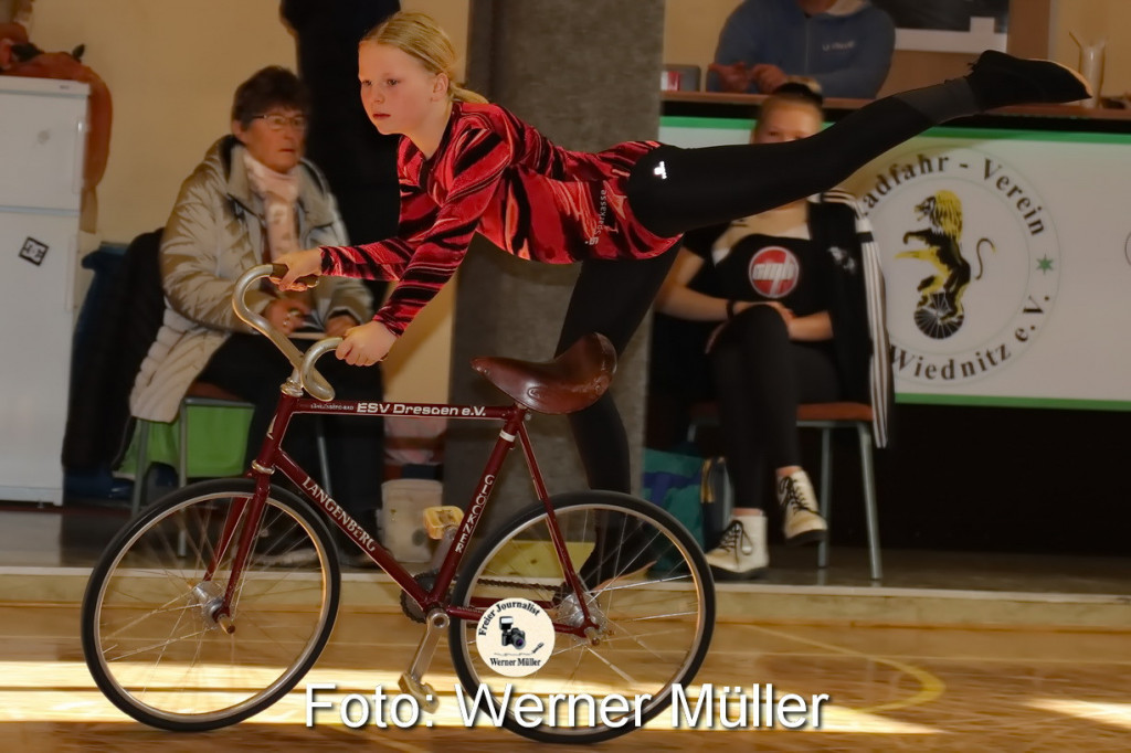 2022-02-05 Kunstradfahren in Wiednitz Sporthalle  Lena Mohring ESV DresdenFoto: Werner Mller