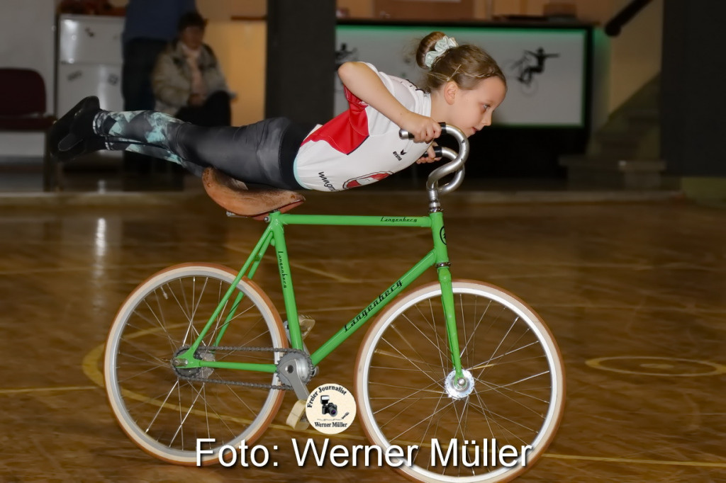 2022-02-05 Kunstradfahren in Wiednitz Sporthalle  Paula Kade RfV 1900 WiednitzFoto: Werner Mller