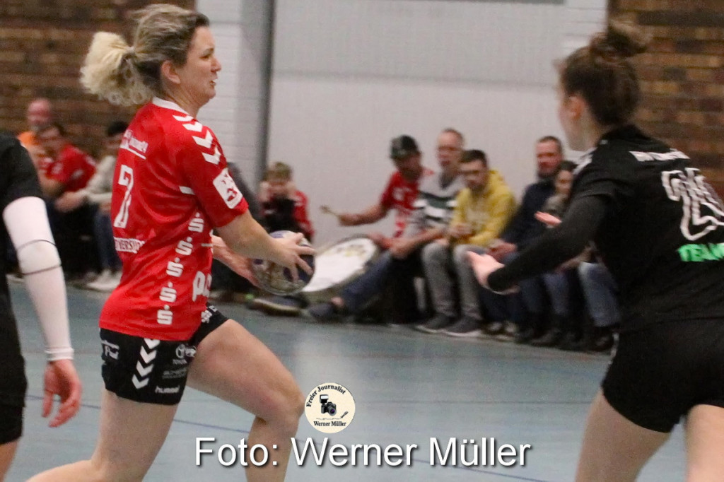2022-03-19SC Hoyerswerda in rot - HV Chemnitz II in schwarz 28:24 (13:11)Foto: Werner Mller
