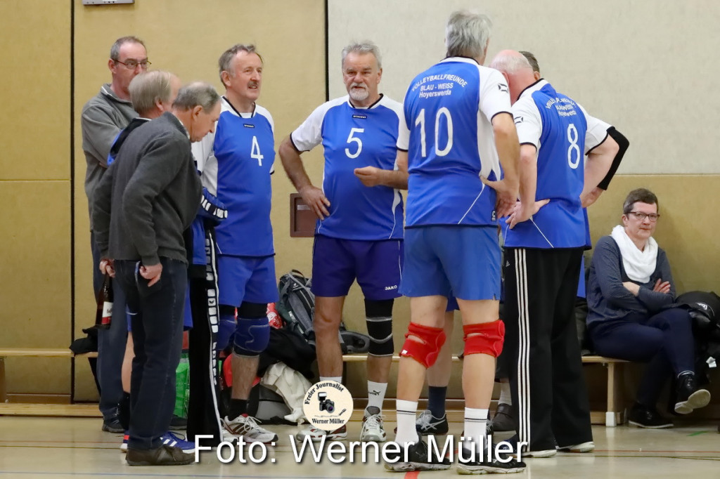 2022-04-03 Volleyball Oldies VFBW Hoerswerda -Chemnitzer PSV2:1 (13,-22,10)Foto: Werner Mller