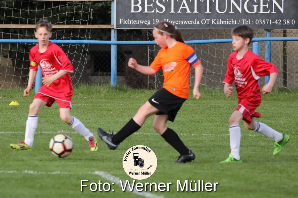 2022-04-29 E- JuniorenDJK Blau Wei Wittichenau  in orange - DJK Sokol Ralbitz in rot 4:0 Torschtzen: