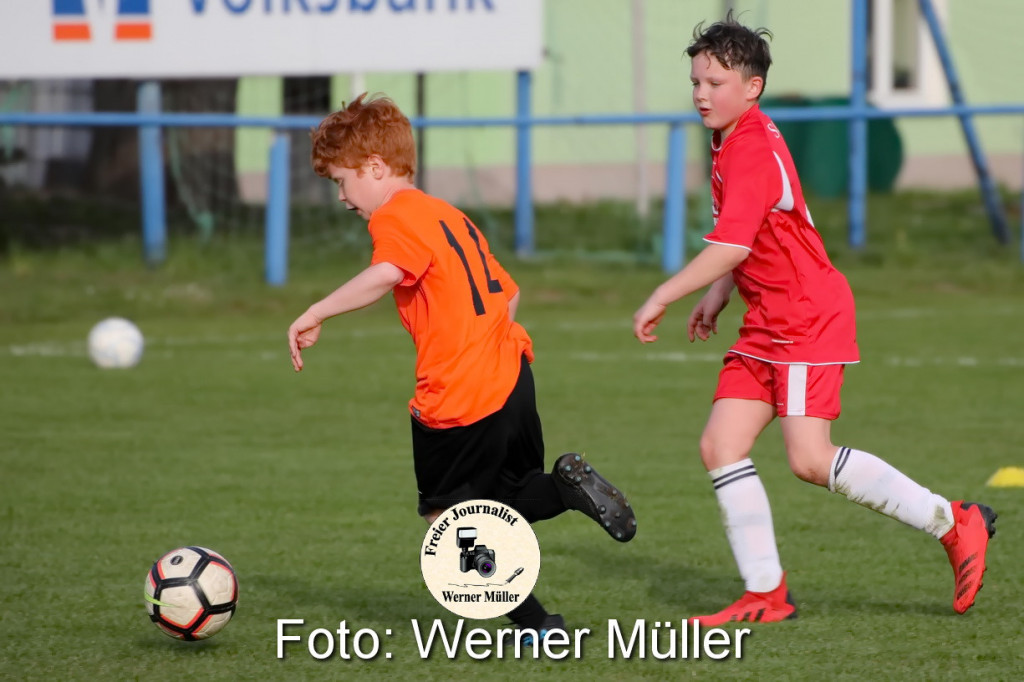 2022-04-29 E- JuniorenDJK Blau Wei Wittichenau  in orange - DJK Sokol Ralbitz in rot 4:0 Torschtzen: