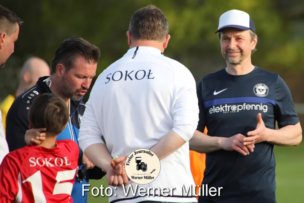 2022-04-29 E- JuniorenDJK Blau Wei Wittichenau  in orange - DJK Sokol Ralbitz in rot 4:0 Torschtzen: