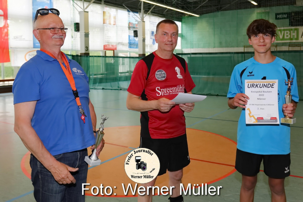 2022-05-07Volleyball Kreispokal1. Volleyballfreunde II in blau wei 2. MSV Bautzen 04 in rot 3. Volle