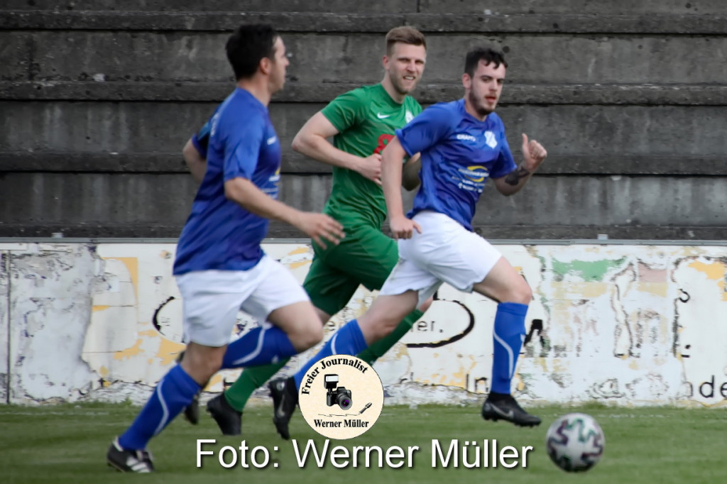 2022-05-07Hoyerswerdaer FC I in grn  - SV Knigsbrck Launitz in blau 2:0 (1:0) Foto: Werner Mller