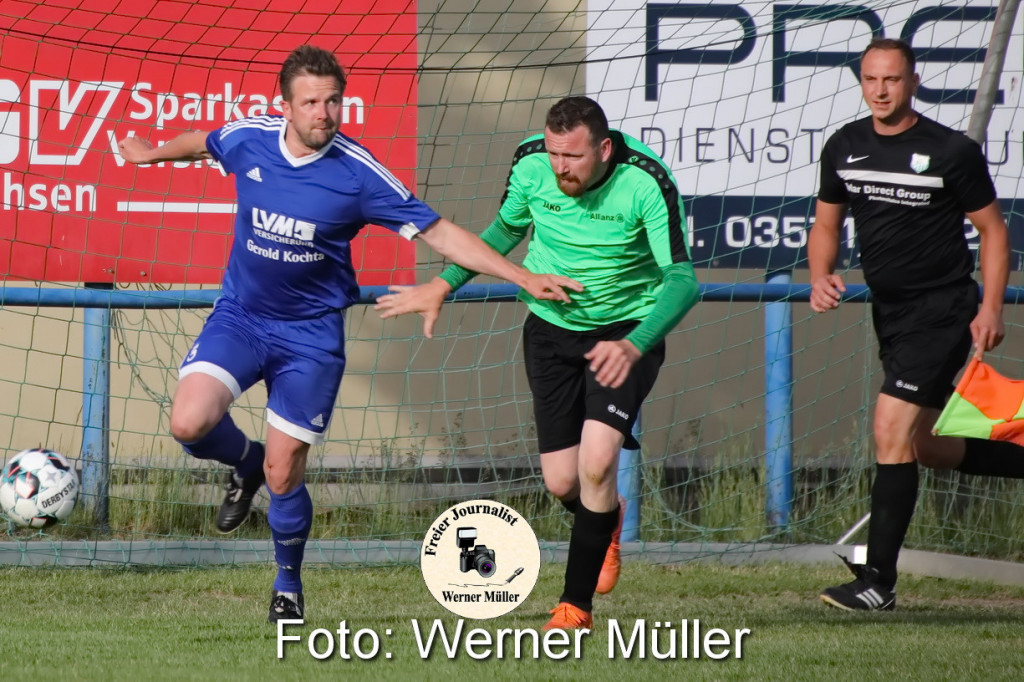 2022-05-25Altliga Pokalhalbfinale DJK Wittichenau in blau - Knigswarthaer SV in grn Foto: Werner Mll