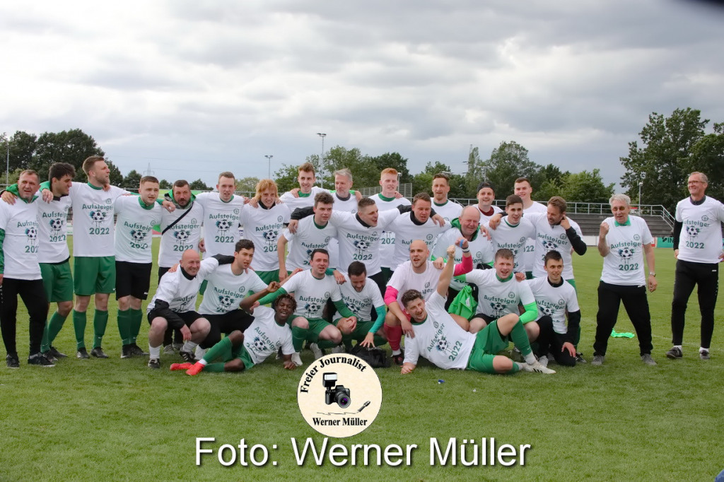 2022-05-28Hoyerswerdaer FC in grnDJK Blau Wei Wittichenau in blau 7:0 (3:0) Foto Werner Mller