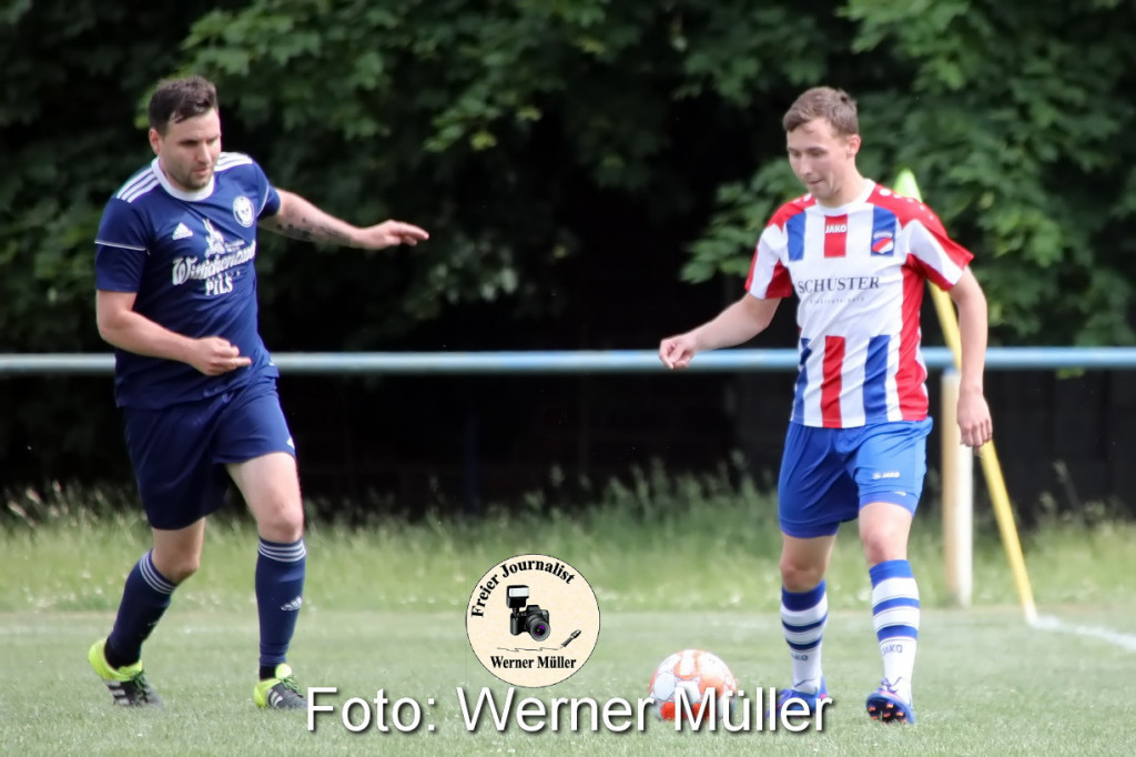 2022-06-11DJK Wittichenau I in blau  - DJK Sokol Ralbitz I in sorb Nationalfraben 0:1Foto: Werner Ml