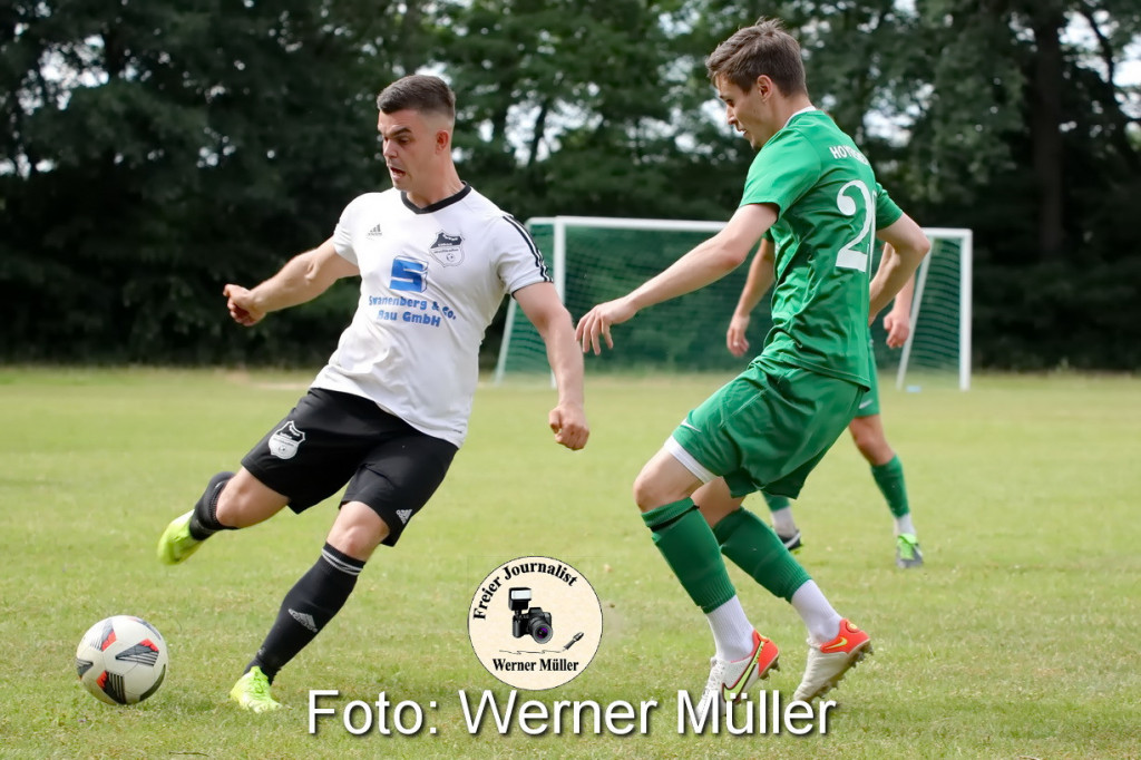 2022-06-11SpVgg LohsaWeikollm in wei- Hoyerswerdaeer FC I2:1Foto: Werner Mller