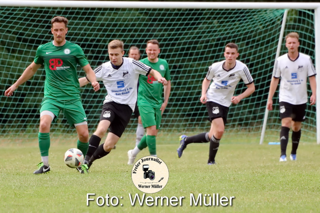 2022-06-11SpVgg LohsaWeikollm in wei- Hoyerswerdaeer FC I2:1Foto: Werner Mller