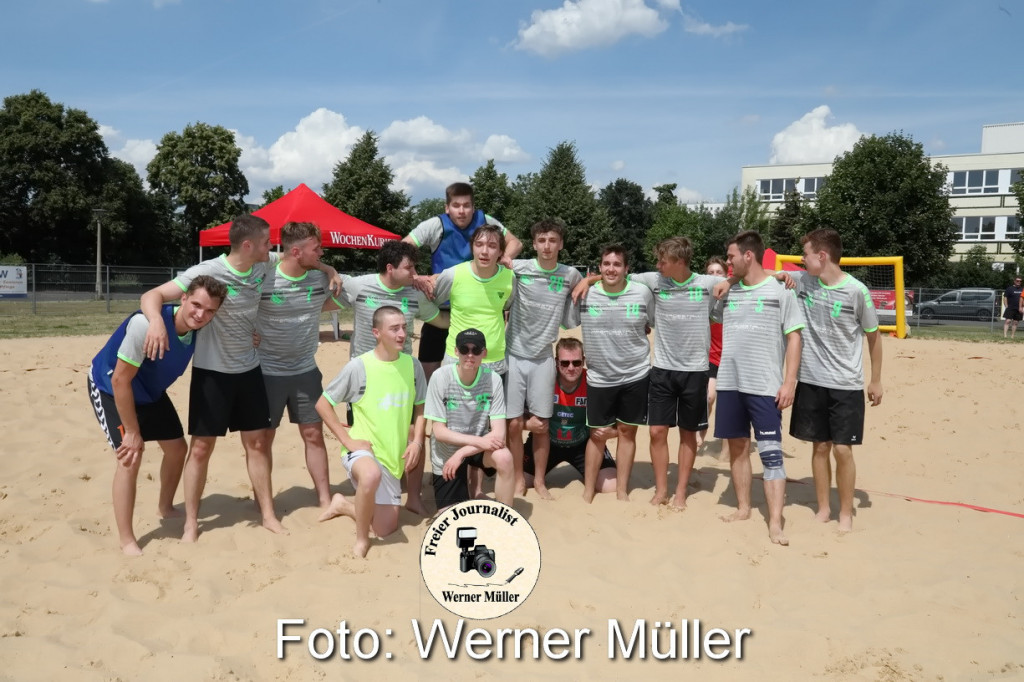 2022-06-12-WM-018611ad24598ac7b6bb.jpg