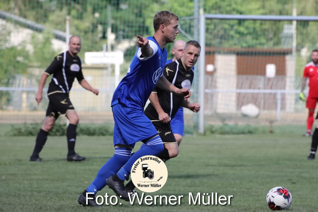 2022-07-02 Lutz Schmuck AbschiedAbschiedsspiel Lutz SchmuckFSV Lauta in blau vs. Schnuckis Team in s