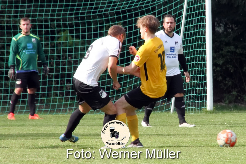 2022-09-24  SpVgg Lohsa Weikollm-in wei - TSV Pulsnitz in gelb 0:8 (0:7)Foto: Werner Mller