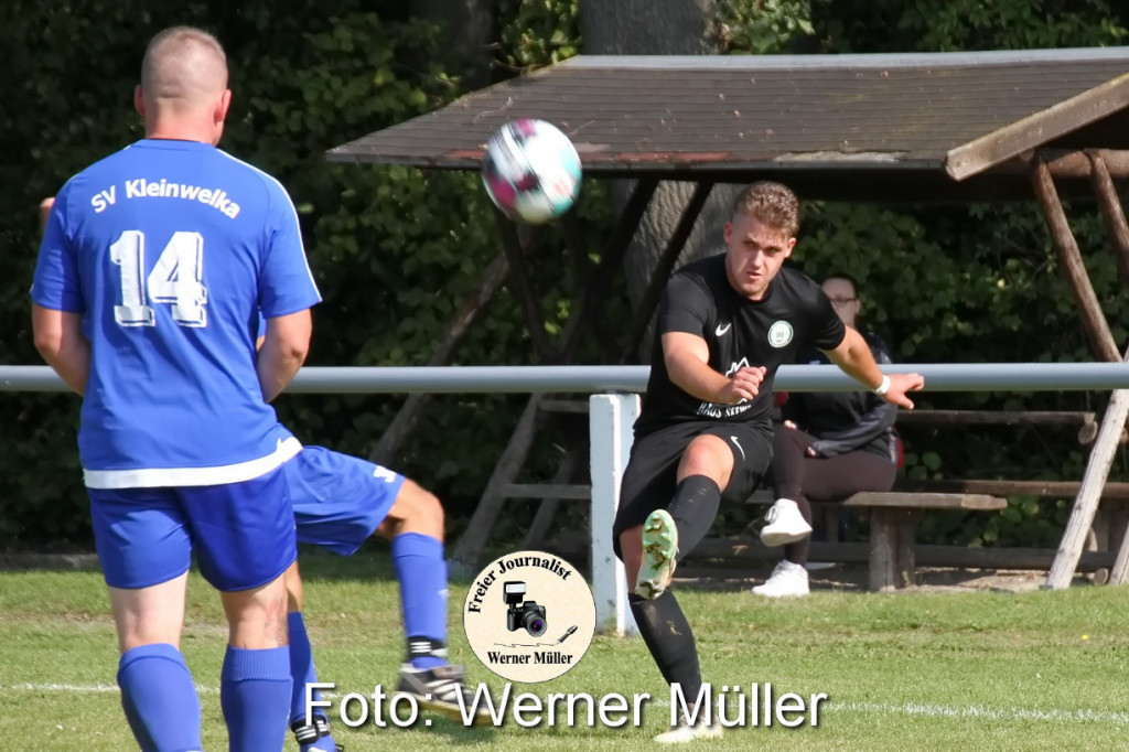 2022-09-25 Pokalspiel SV Kleinwelka in blau- Hoyerswerdaer FC II in schwarzFoto: Werner Mller
