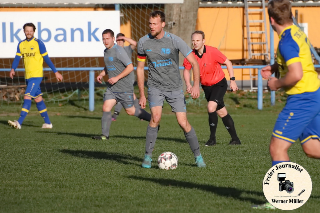 2022-11-12 Spg Oling DJK II in grau  - Thonberger SV in gelb 0:3 (0:3)Foto: Werner Mller