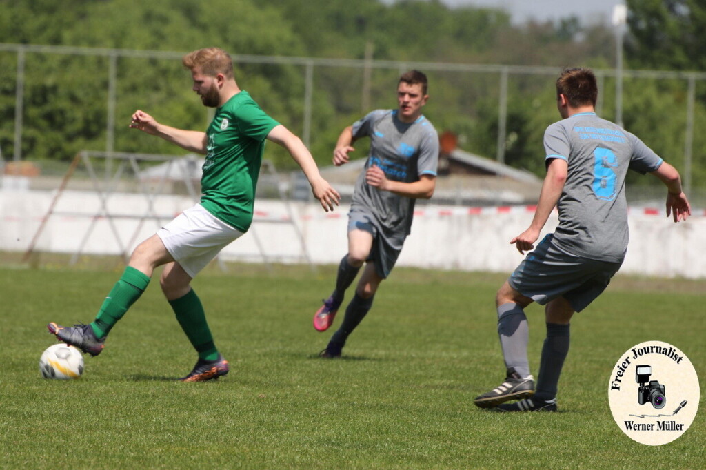 2023-05-20 Hoyerswerdaer FC 2. in grn -SpG Oling/Skaska / Wittichenau 2. ingrau 4;1 Foto: Werner Mller