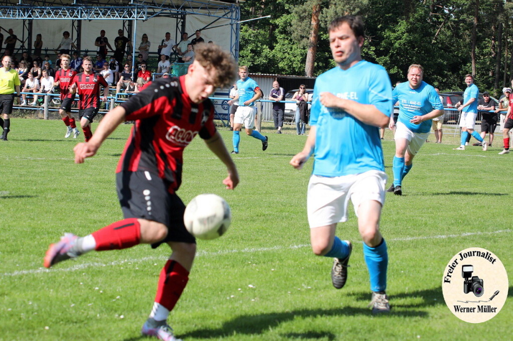 2023-05-28LSV Bergen in rot schwarzt - SV St. Marienstern Panschwitz Kuckau in hellblau 1:2 (1:1) Foto: Werner Mller