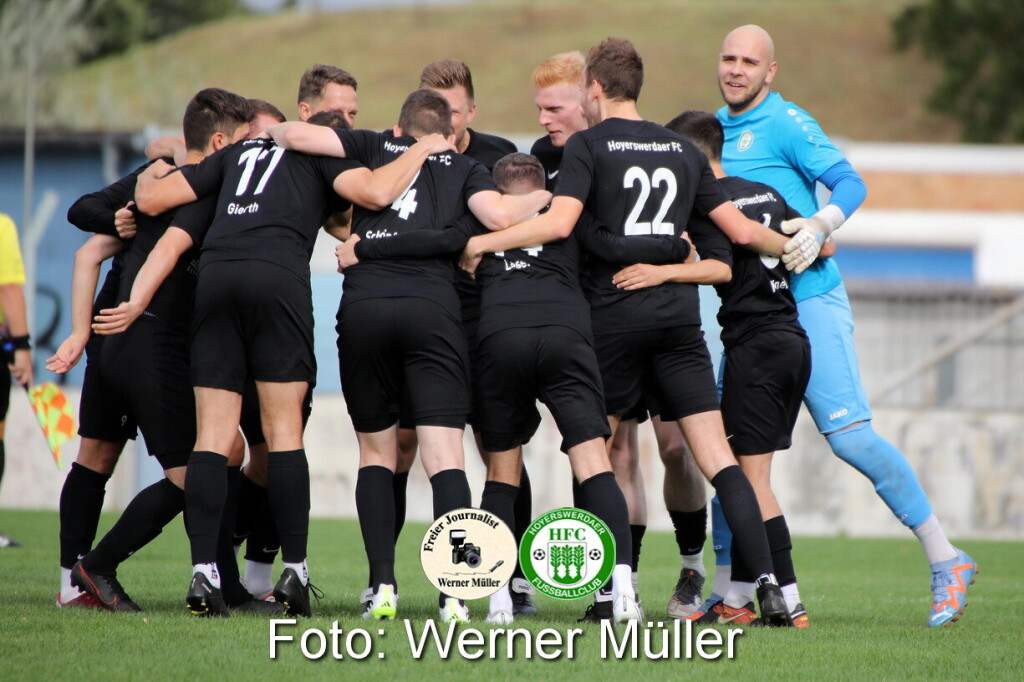 2023-10-07 Hoyersweredaer FC I in schwarz - SG Crostwitz in rot 1:2 (1:1)Foto: Werner Mller