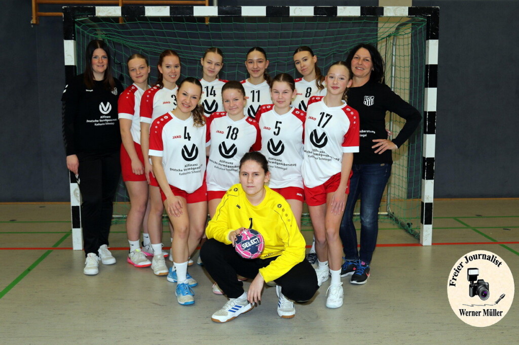 2024-01-20Handball Ostsacvhsenliga B- Mdchen Knigswarthaer SV in wei-rot  Foto: Werner Mller