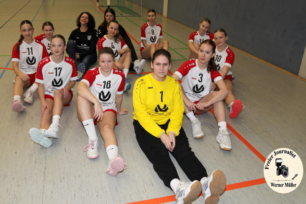 2024-01-20Handball Ostsacvhsenliga B- Mdchen Knigswarthaer SV in wei-rot  Foto: Werner Mller