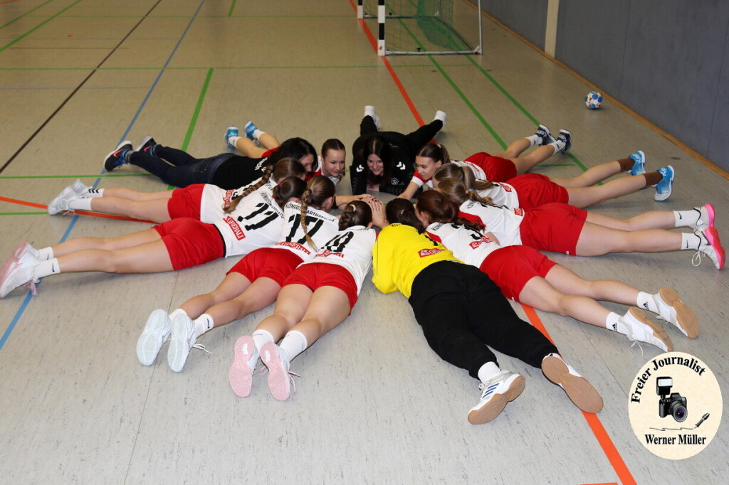 2024-01-20Handball Ostsacvhsenliga B- Mdchen Knigswarthaer SV in wei-rot  Foto: Werner Mller