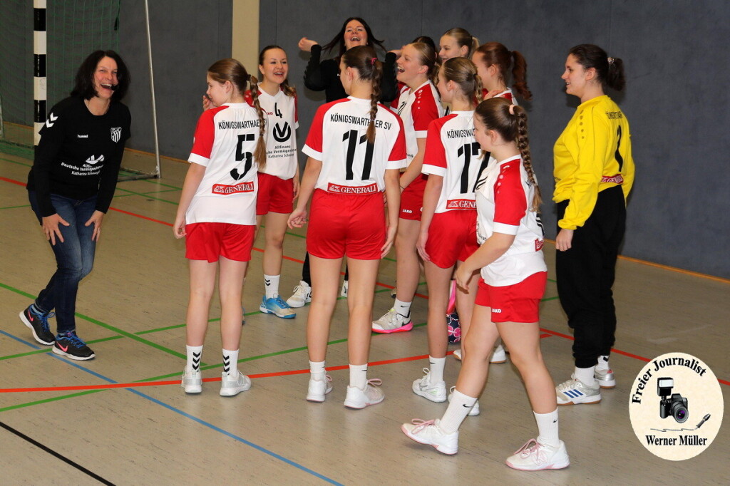 2024-01-20Handball Ostsacvhsenliga B- Mdchen Knigswarthaer SV in wei-rot  Foto: Werner Mller