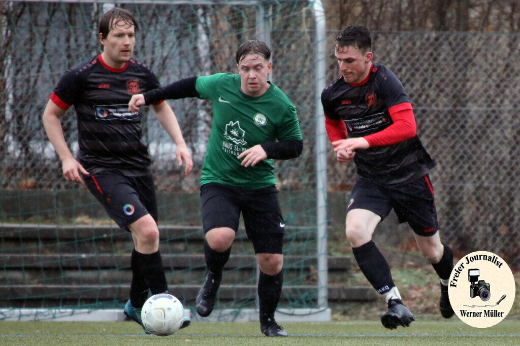 2024-02-11 Hoyerswerdaer FC II in grn- SG Nebelschtz in schwarz 3:0 (3:0)    Foto: Werner Mller