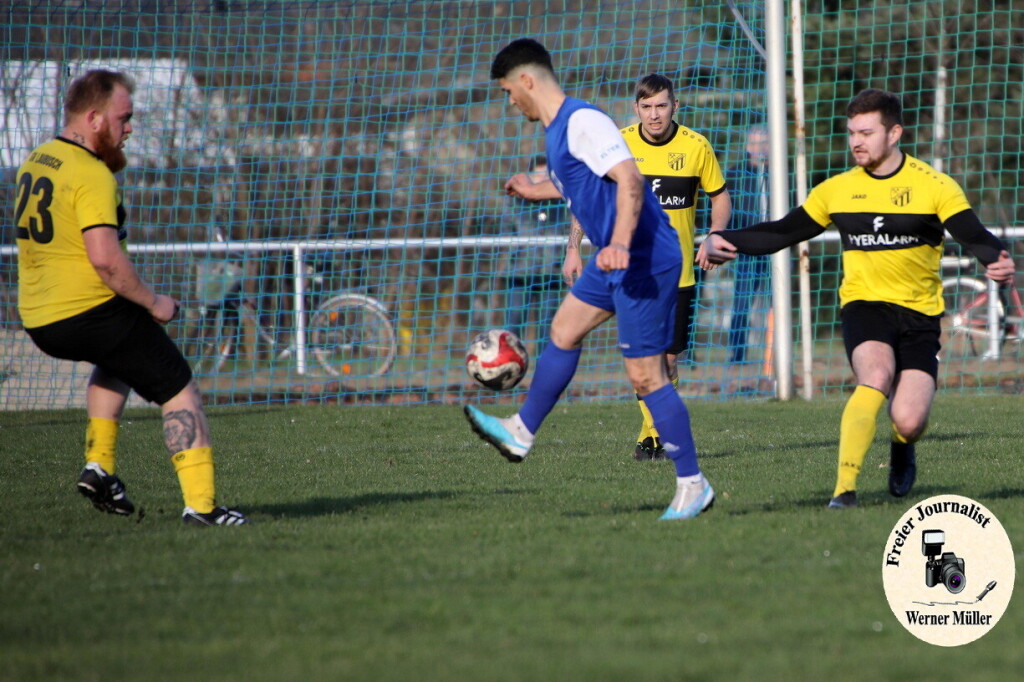 2024-02-24FSV Lauta in blau - SV Laubusch in gelb1:1 (0:1)Foto: Werner M+ller