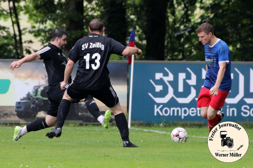 2024-06-01 Mit einem 5:0 Sieg verabschiedet sich der SV Radibor aus der Kreisoberliga  SV 1922 Radibor in blau:SV Zeiig 1993 in schwarz 5:0 (2:0)Foto: Werner Mller