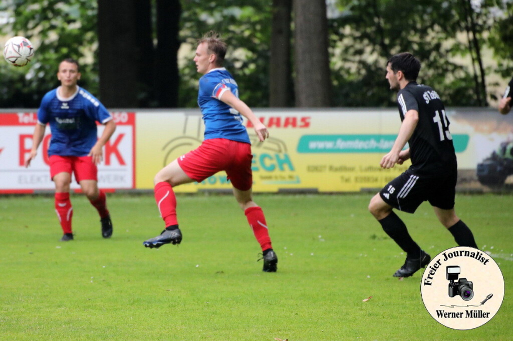 2024-06-01 Mit einem 5:0 Sieg verabschiedet sich der SV Radibor aus der Kreisoberliga  SV 1922 Radibor in blau:SV Zeiig 1993 in schwarz 5:0 (2:0)Foto: Werner Mller