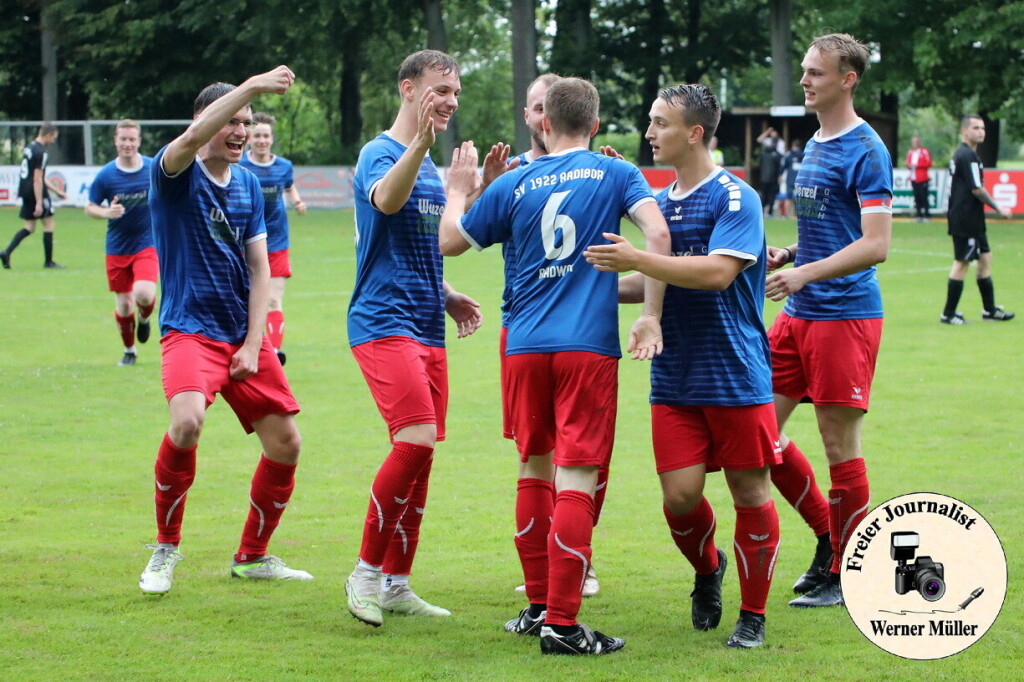 2024-06-01 Mit einem 5:0 Sieg verabschiedet sich der SV Radibor aus der Kreisoberliga  SV 1922 Radibor in blau:SV Zeiig 1993 in schwarz 5:0 (2:0)Foto: Werner Mller