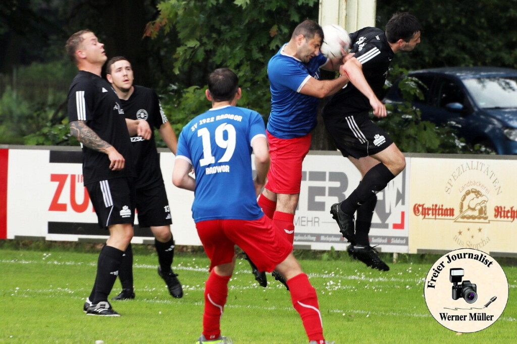 2024-06-01 Mit einem 5:0 Sieg verabschiedet sich der SV Radibor aus der Kreisoberliga  SV 1922 Radibor in blau:SV Zeiig 1993 in schwarz 5:0 (2:0)Foto: Werner Mller