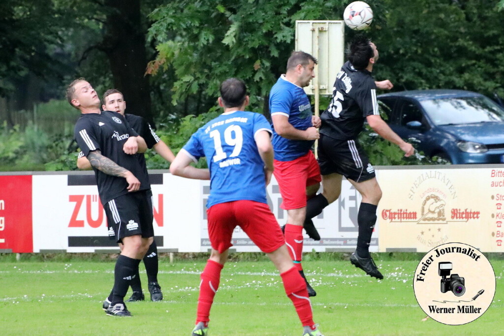 2024-06-01 Mit einem 5:0 Sieg verabschiedet sich der SV Radibor aus der Kreisoberliga  SV 1922 Radibor in blau:SV Zeiig 1993 in schwarz 5:0 (2:0)Foto: Werner Mller