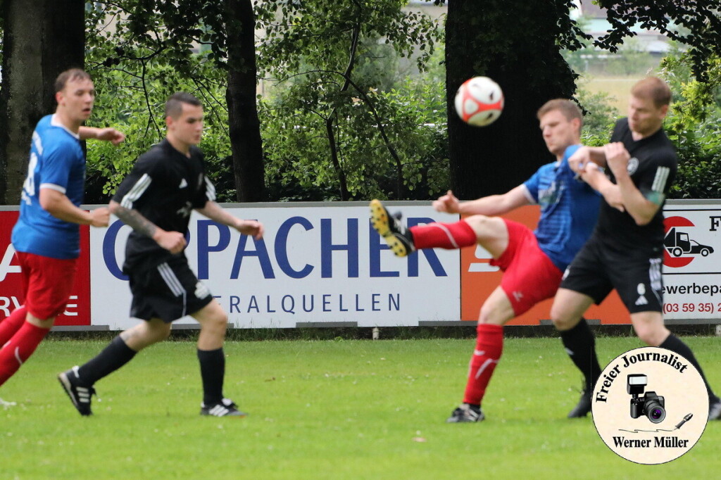 2024-06-01 Mit einem 5:0 Sieg verabschiedet sich der SV Radibor aus der Kreisoberliga  SV 1922 Radibor in blau:SV Zeiig 1993 in schwarz 5:0 (2:0)Foto: Werner Mller