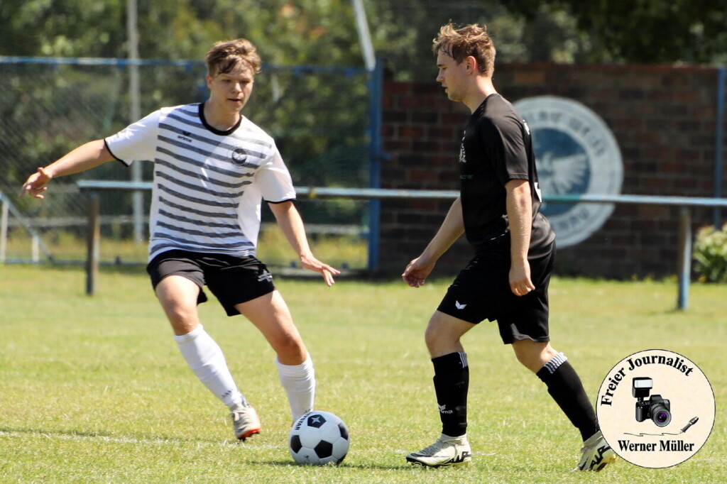 2024-07-13 DJK Wittichenau in weii-FV Eintracht Niesky II in schwarz 5:1 (2:1) vFoto: Werner Mller