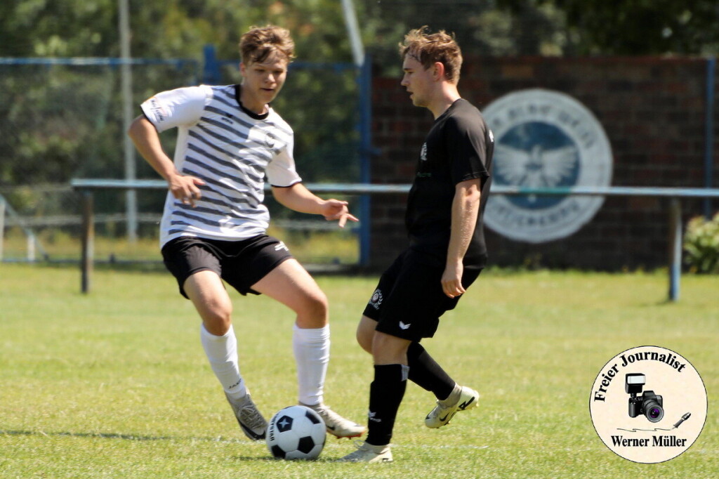 2024-07-13 DJK Wittichenau in weii-FV Eintracht Niesky II in schwarz 5:1 (2:1) vFoto: Werner Mller