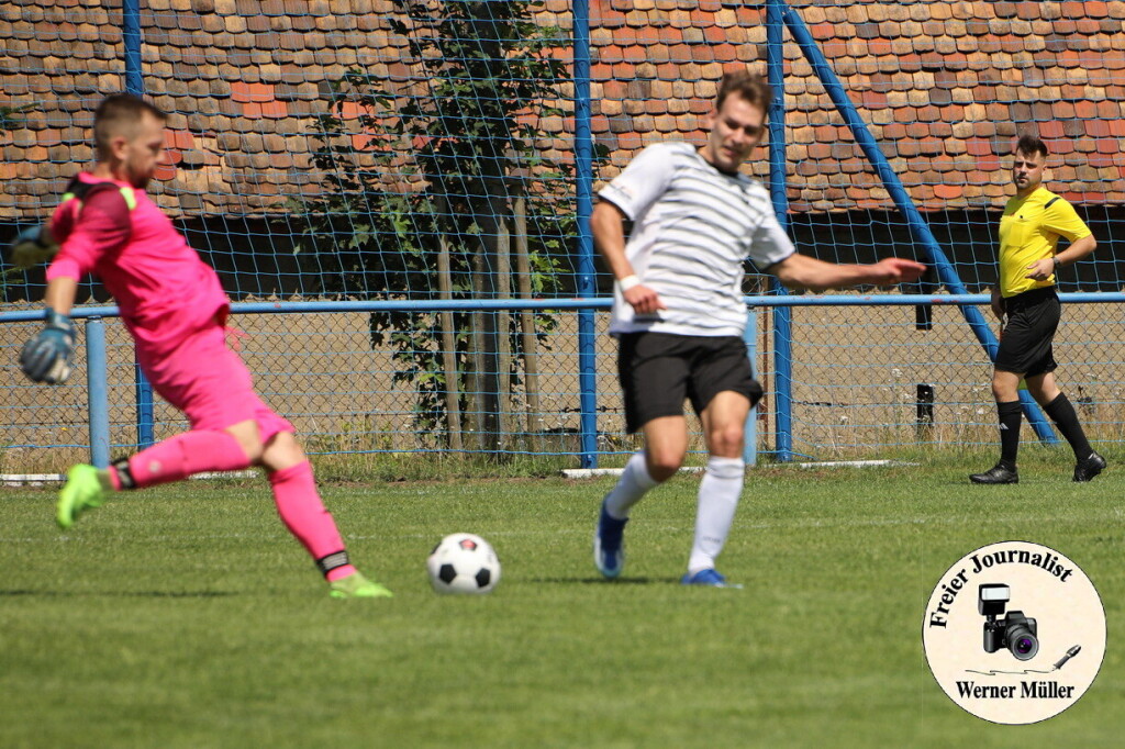 2024-07-13 DJK Wittichenau in weii-FV Eintracht Niesky II in schwarz 5:1 (2:1) vFoto: Werner Mller