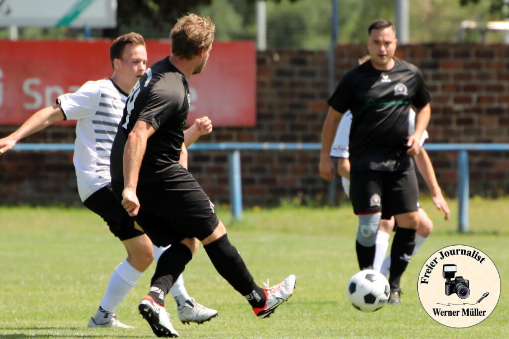 2024-07-13 DJK Wittichenau in weii-FV Eintracht Niesky II in schwarz 5:1 (2:1) vFoto: Werner Mller