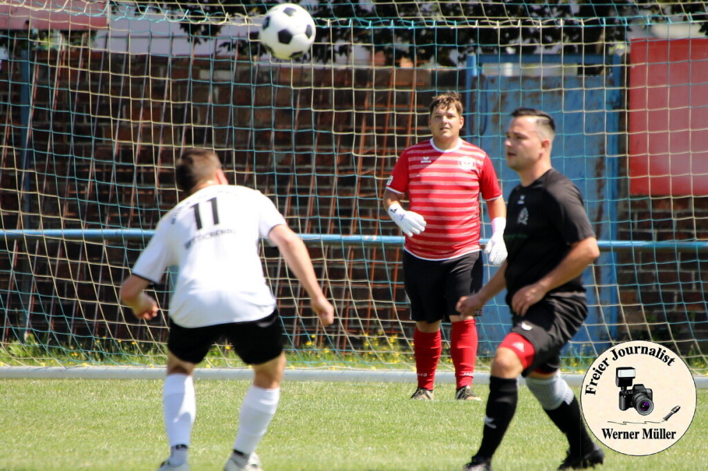 2024-07-13 DJK Wittichenau in weii-FV Eintracht Niesky II in schwarz 5:1 (2:1) vFoto: Werner Mller