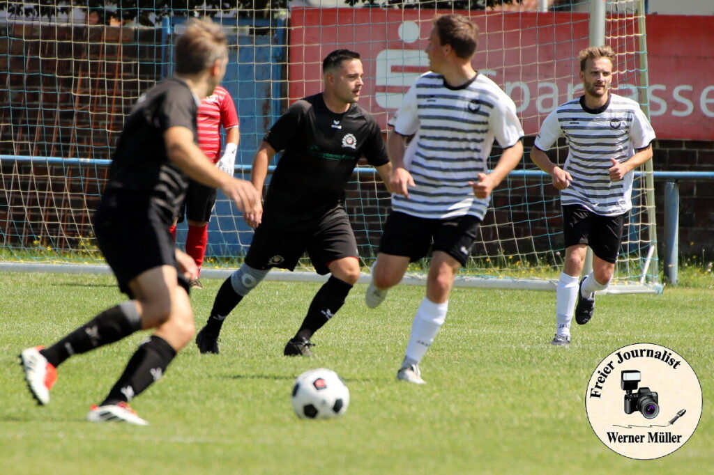 2024-07-13 DJK Wittichenau in weii-FV Eintracht Niesky II in schwarz 5:1 (2:1) vFoto: Werner Mller